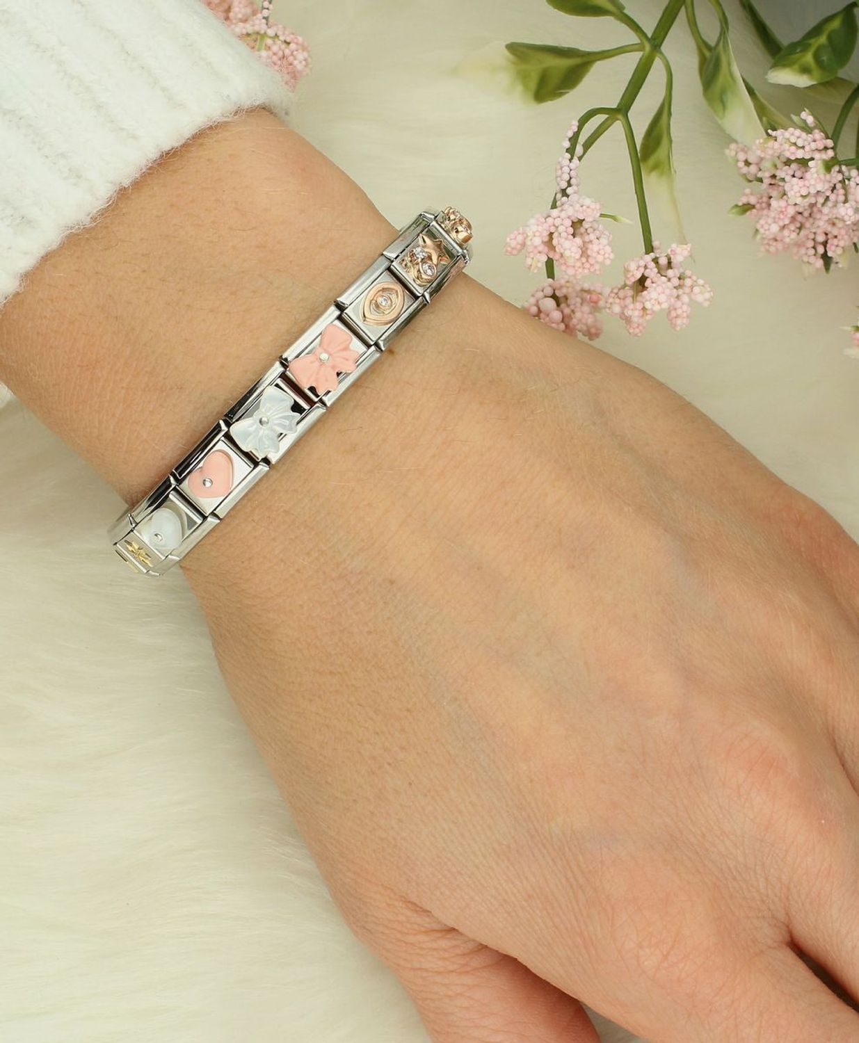 Charms Nomination Link zawieszka Rose Gold 9K koniczyna z białymi cyrkoniami 43030552. Spersonalizuj swoją bransoletkę Nomination dodając do niej element z kolekcji COMPOSABLE. Charms z koniczyną na s.jpg